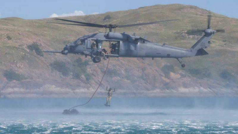 No 2 Squadron conducts wet winching activity over Port Stephens | Air Force