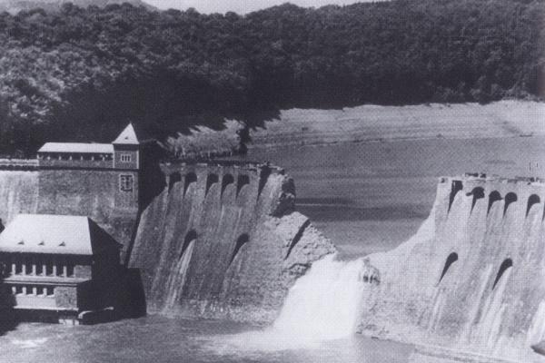 Möhne Dam breached