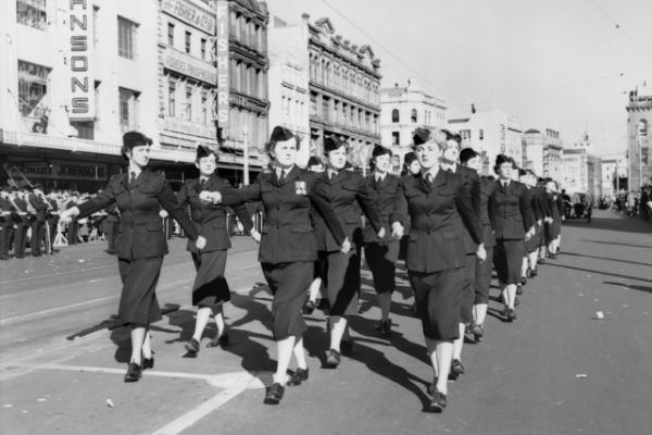 Members of the WRAAF Force marching past the Sydney Town Hall